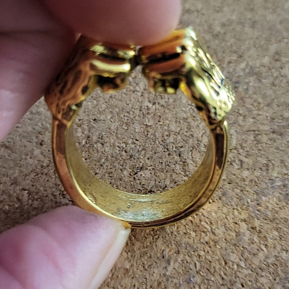 Golden Clenched fists ring one size - Picture 5 of 6